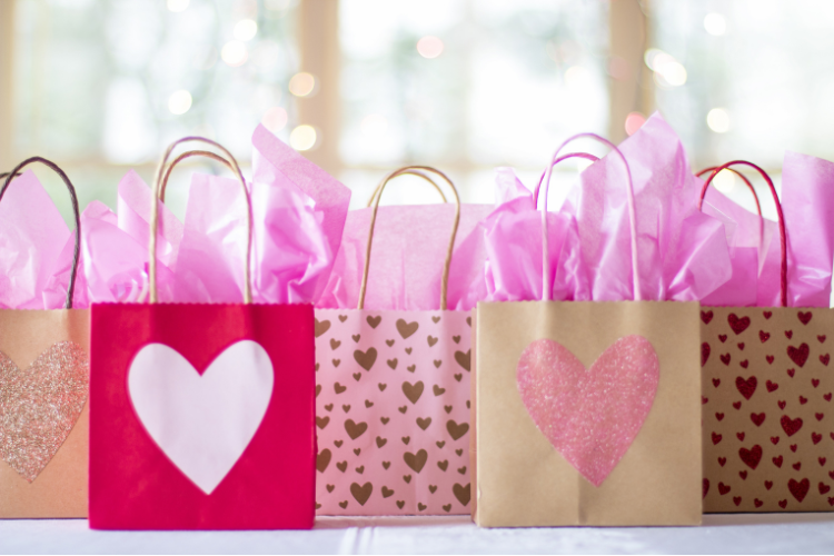 Amazon.com: 8 Pcs Mini Paper Valentines Day Gift Bags Mini Gift Bags with  Handles Bag for Gift Cards, Galentines Day, Teacher Present, Classroom  Parties, Wedding Birthday Sweetest Day Party Favor : Health